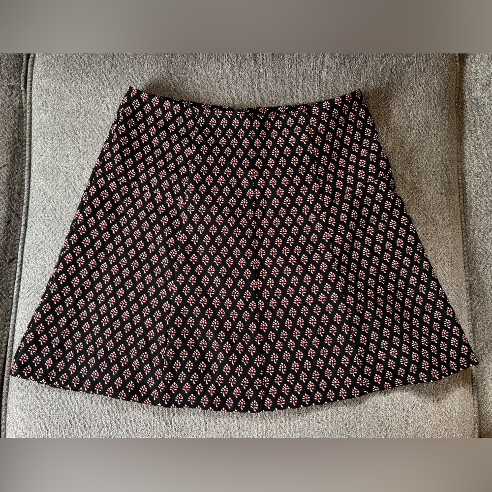 LOFT Black with White/Red Patterned A-Line Mini Skirt